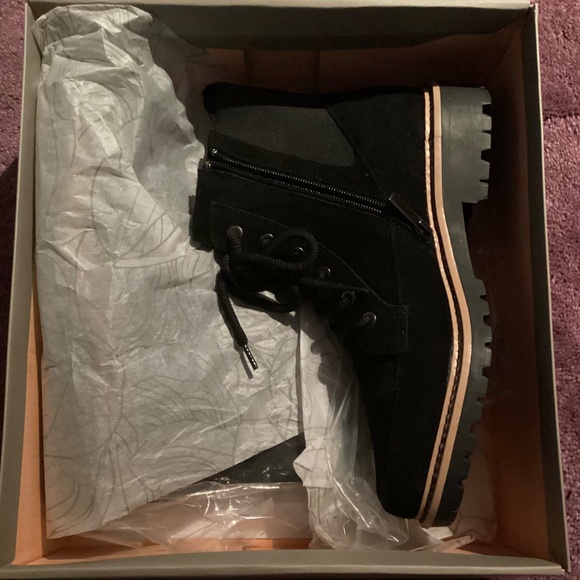 NEW IN BOX…. Crown Vintage Shay Bootie….Size 9 - Picture 5 of 12